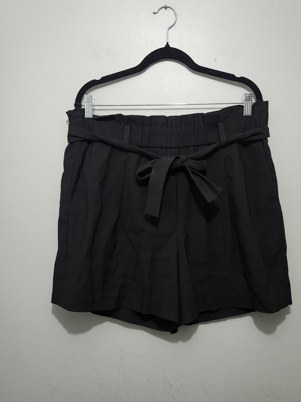 Ann Taylor Black High-Waist Paperbag Shorts with Tie Belt Size Large